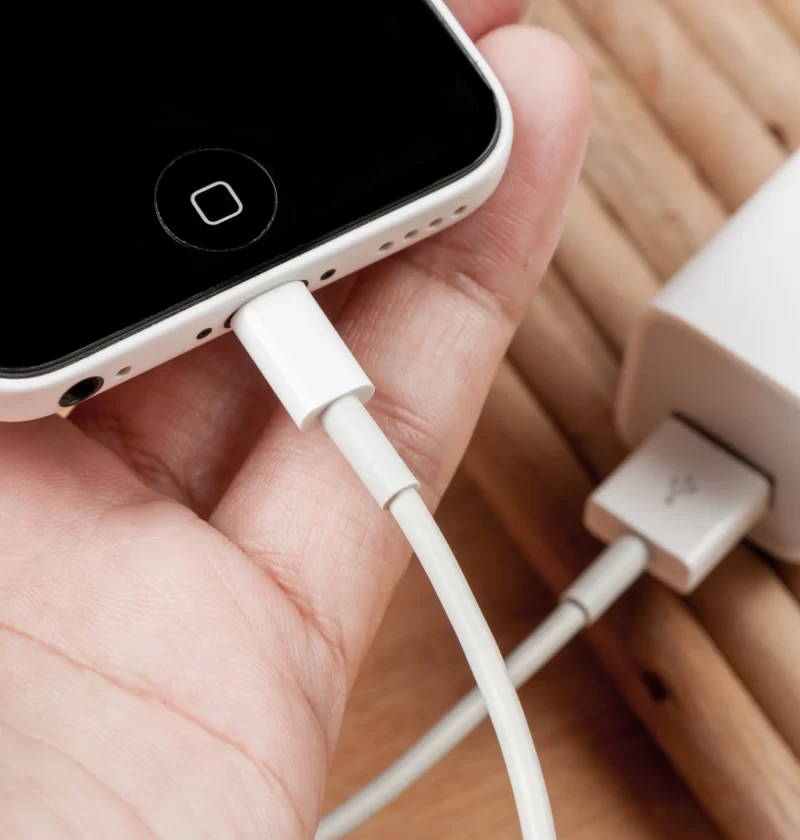 Choosing the Best Phone Charger: Wired or Wireless?